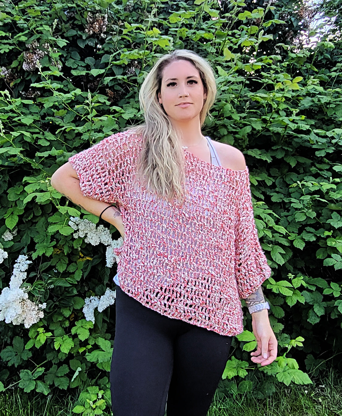 Quarter Length Sleeve Open Chain Top